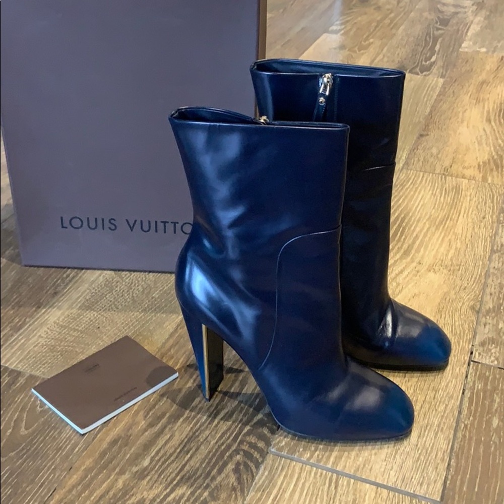 Louis Vuitton leather ankle boot 39
